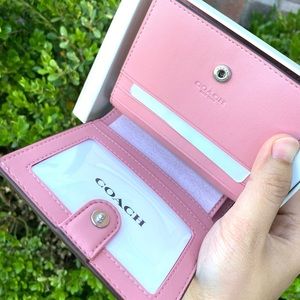 boxed snap wallet with daisy print